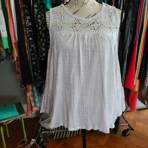 Beautiful white summer top, shoulderless